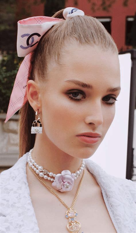 chanel cruise 2023 makeup|CHANEL.